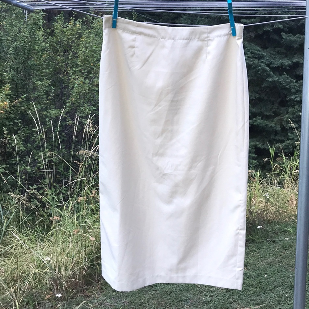 Orvis Women’s Athleisure Cream Colored MIDI Skirt Size 10 Medium Activewear